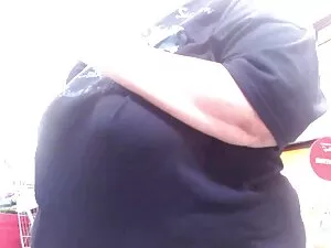 A miúda das mamas pe ...